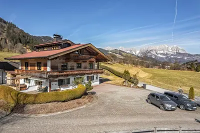 Ein allgemeiner Bergblick oder ein Berglick von der Ferienwohnung aus