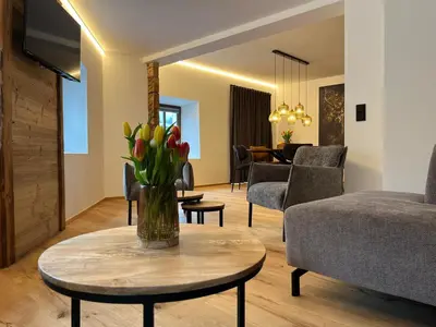 Ein Sitzbereich in der Unterkunft Appartements Gasthof Traube Top 4