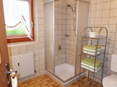 Ein Badezimmer in der Unterkunft Apartment Fichtenblick-4 by Interhome