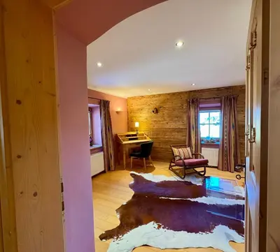Ein Sitzbereich in der Unterkunft ALPIN CHARME APARTMENTS Jucheee Boutique ChaletSuite