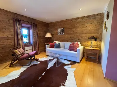 Ein Sitzbereich in der Unterkunft ALPIN CHARME APARTMENTS Jucheee Boutique ChaletSuite
