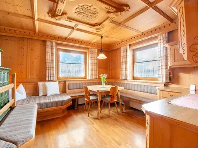 Ein Sitzbereich in der Unterkunft Chalet in Zillertal near Ski Bus Stop