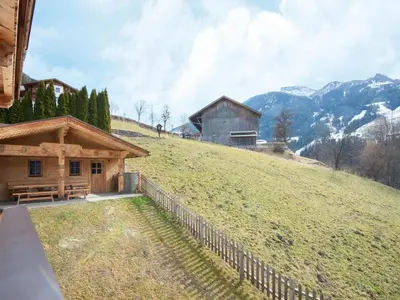 Ein allgemeiner Bergblick oder ein Berglick von des Chalets aus