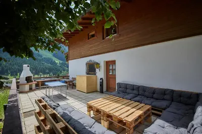 Ein Sitzbereich in der Unterkunft Delfi Ski & Bike Apartments