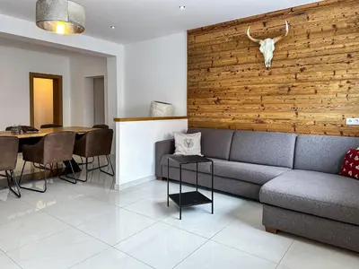 Ein Sitzbereich in der Unterkunft Ours Living Hohe Tauern - inkl Sauna