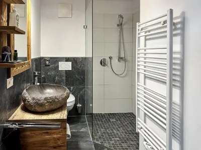 Ein Badezimmer in der Unterkunft Ours Living Kitzsteinhorn Gletscher - inkl Sauna