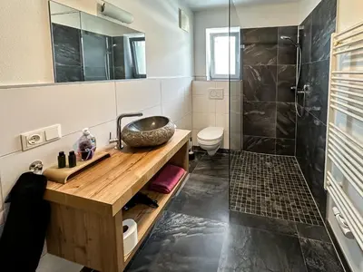 Ein Badezimmer in der Unterkunft Ours Living Venedigerblick - inkl Sauna