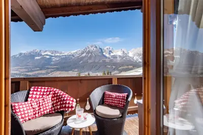 Ein allgemeiner Bergblick oder ein Berglick von der Ferienwohnung aus