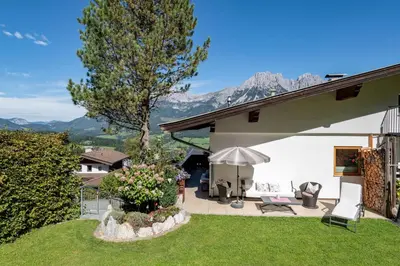 Ein allgemeiner Bergblick oder ein Berglick von der Ferienwohnung aus
