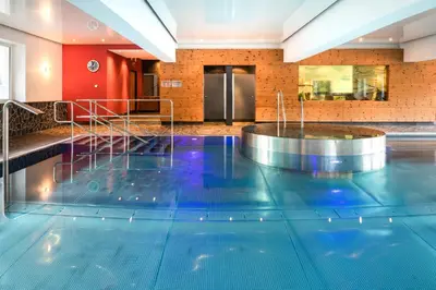 Der Swimmingpool an oder in der Nähe von Baumhaus by Hotel Gassner