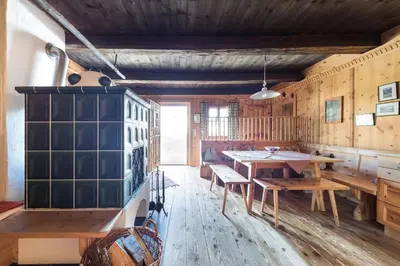 Ein Sitzbereich in der Unterkunft Sennhütte Mitterplatt'n
