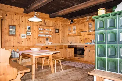 Küche/Küchenzeile in der Unterkunft Sennhütte Mitterplatt'n