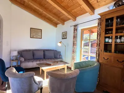 Ein Sitzbereich in der Unterkunft Chalet Aurach