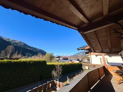 Ein allgemeiner Bergblick oder ein Berglick von des Chalets aus