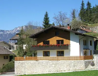 Ein allgemeiner Bergblick oder ein Berglick von der Ferienwohnung aus
