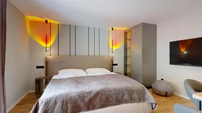 Ein Bett oder Betten in einem Zimmer der Unterkunft Stay Here Living Apartments