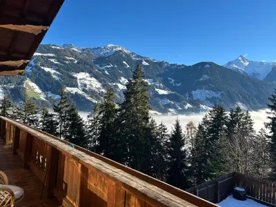 Ein allgemeiner Bergblick oder ein Berglick von der Ferienwohnung aus
