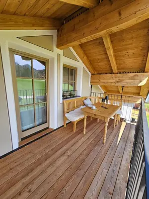 Ein Balkon oder eine Terrasse in der Unterkunft Ferienapartment KAISERBLICK in Rettenschöss
