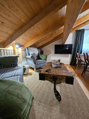 Ein Sitzbereich in der Unterkunft Ferienapartment KAISERBLICK in Rettenschöss