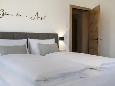 Ein Bett oder Betten in einem Zimmer der Unterkunft Apartment Alpine Residence Auszeit-2 by Interhome