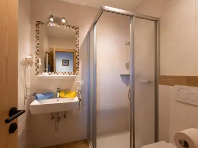 Ein Badezimmer in der Unterkunft Apartment Daniela-3 by Interhome