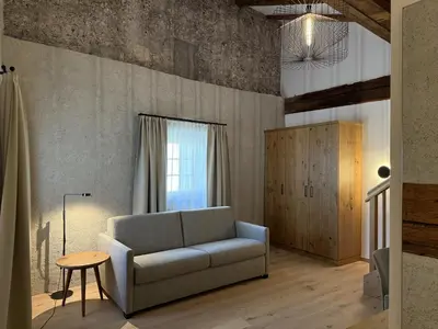 Ein Sitzbereich in der Unterkunft Hotel Traube Rattenberg