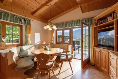 Ein Sitzbereich in der Unterkunft Ferienhaus Vordergrub