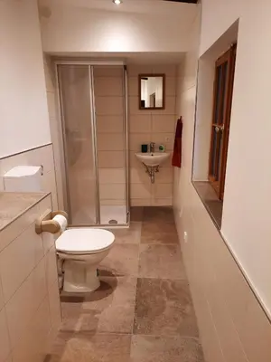 Ein Badezimmer in der Unterkunft Wildromantische Berghütte mit Traum-Panorama