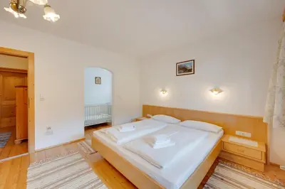 Ein Bett oder Betten in einem Zimmer der Unterkunft Ferienhaus Hirschalmblick