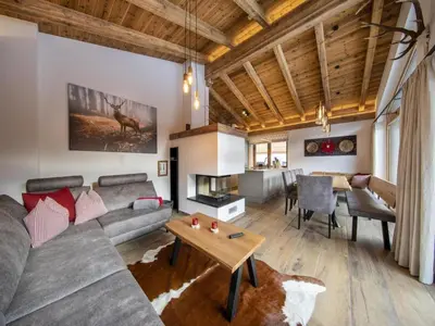 Ein Sitzbereich in der Unterkunft Chalet in Neukirchen near Ski Lift