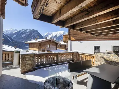 Ein allgemeiner Bergblick oder ein Berglick von des Chalets aus