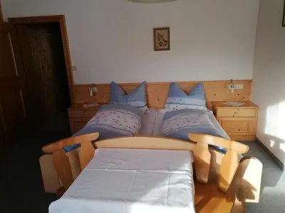 Ein Bett oder Betten in einem Zimmer der Unterkunft Ferienwohnung Jaglbauer inkl Joker Card im Sommer