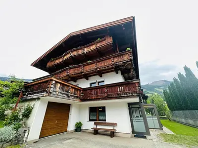 Ein allgemeiner Bergblick oder ein Berglick von der Ferienwohnung aus