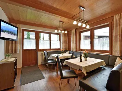 Ein Sitzbereich in der Unterkunft Apartment in Fügen near Spieljochbahn