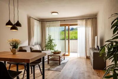 Ein Sitzbereich in der Unterkunft Chalet Magdalena