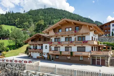 Ein allgemeiner Bergblick oder ein Berglick von der Ferienwohnung aus