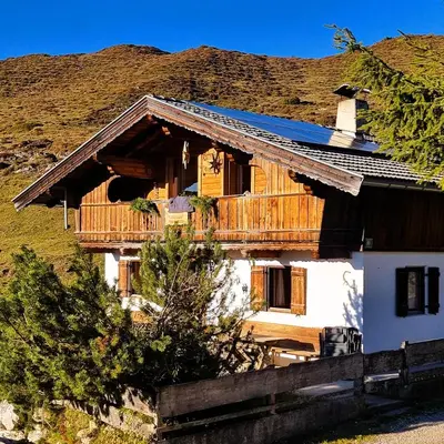 Ein allgemeiner Bergblick oder ein Berglick von der Ferienwohnung aus