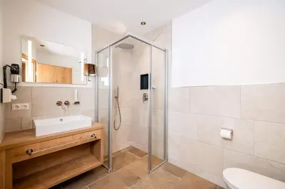 Ein Badezimmer in der Unterkunft BEIM LOIS Isskogelblick - by AlpenLuxus Collection