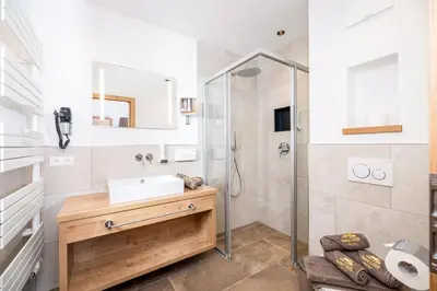 Ein Badezimmer in der Unterkunft BEIM LOIS Isskogelblick - by AlpenLuxus Collection