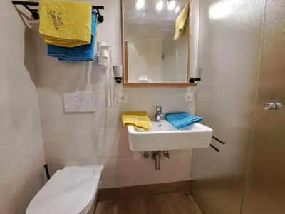 Ein Badezimmer in der Unterkunft Apartment Daniela-6 by Interhome