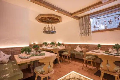Ein Restaurant oder anderes Speiselokal in der Unterkunft Gästehaus Hölzl