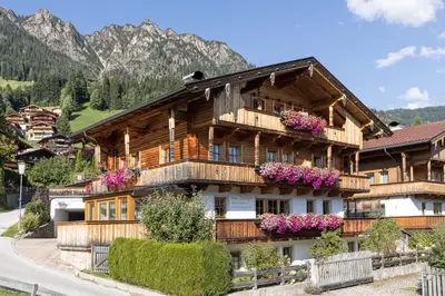 Ein allgemeiner Bergblick oder ein Berglick von der Ferienwohnung aus