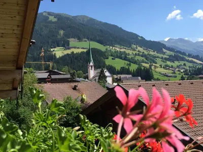 Ein allgemeiner Bergblick oder ein Berglick von der Ferienwohnung aus
