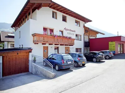 Das Gebäude in dem sich das Ferienhaus befindet