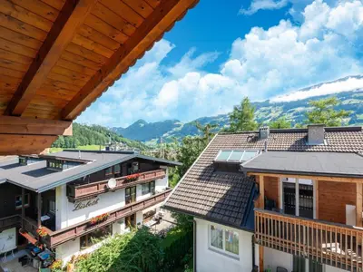 Ein allgemeiner Bergblick oder ein Berglick von des Ferienhauses aus