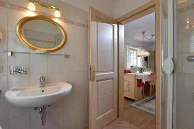 Ein Badezimmer in der Unterkunft Haus Falkenberg