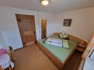 Ein Bett oder Betten in einem Zimmer der Unterkunft Ferienwohnung Farbmacher
