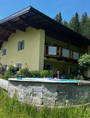 Der Swimmingpool an oder in der Nähe von Ferienwohnung Felice