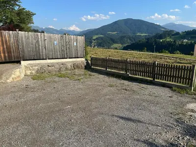Ein allgemeiner Bergblick oder ein Berglick von der Ferienwohnung aus