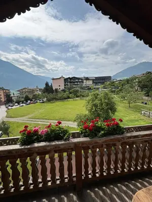 Ein allgemeiner Bergblick oder ein Berglick von der Ferienwohnung aus